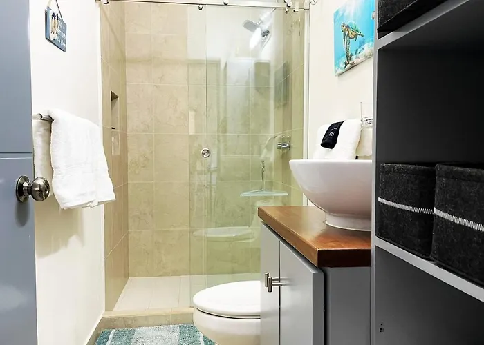 Apartment Walk To Beach, King Bed 2b2 Newly Furnished *