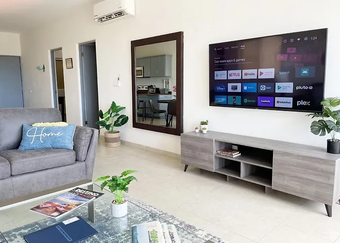 Walk To Beach, King Bed 2b2 Newly Furnished Apartment *