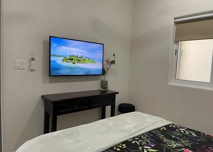 Walk To Beach, King Bed 2b2 Newly Furnished