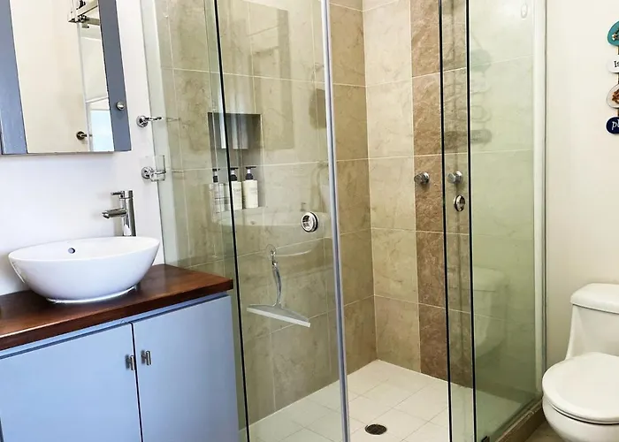 Walk To Beach, King Bed 2b2 Newly Furnished
